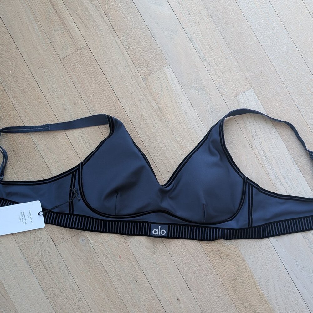 NWT Alo Yoga Airlift Line Up Bra Navy size L
